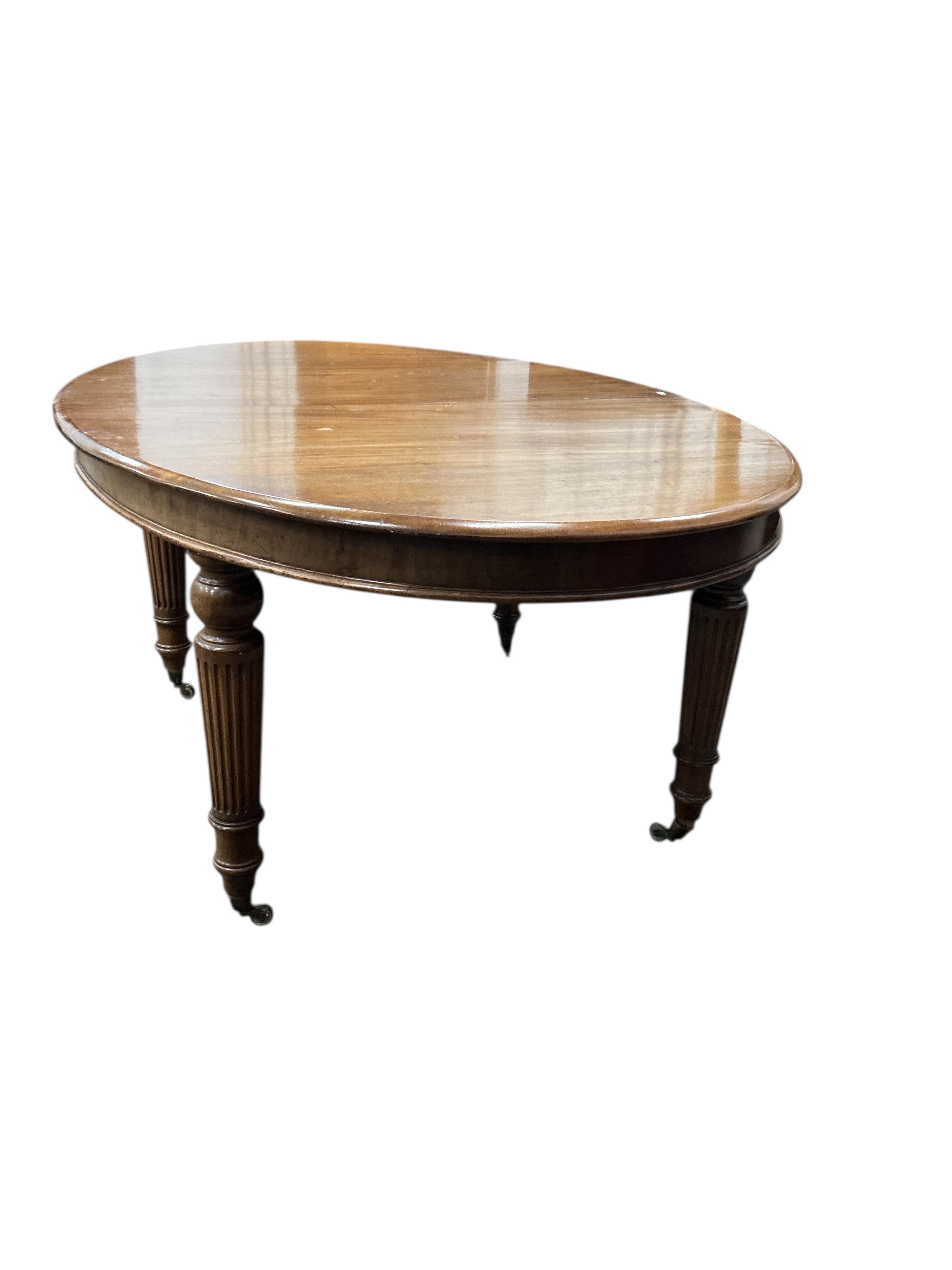 A Victorian mahogany dining table, two spare leaves, 244cm extended, depth 115cm, height 71cm